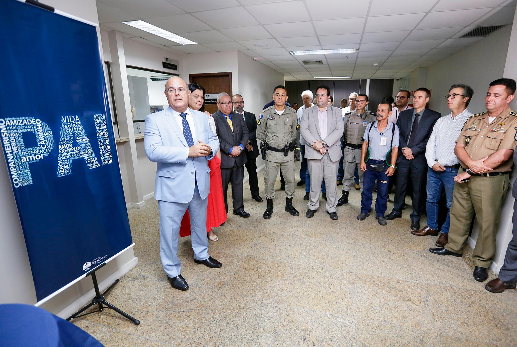 Presidência do TJAL homenageia servidores pais do Judiciário.