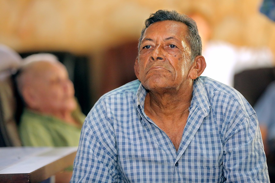 Esmal lança campanha 'Adore um idoso'.