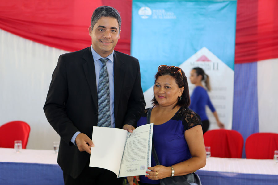 Distribuição de títulos do Programa Moradia Legal II em Messias.