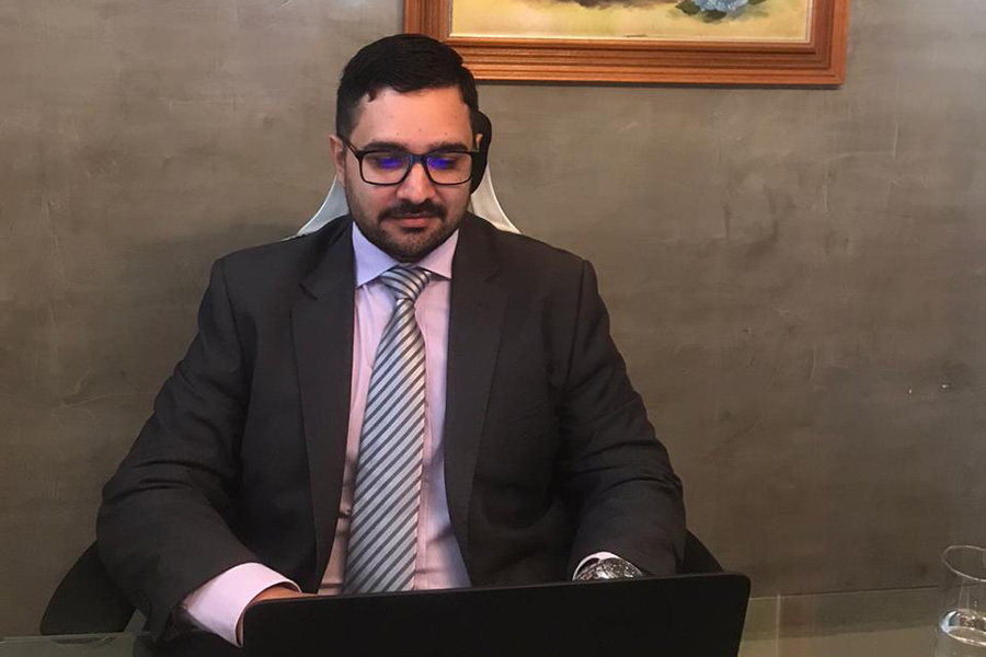 Secretário do Conselho da Magistratura, Vinicius Madeiro, durante a sessão.