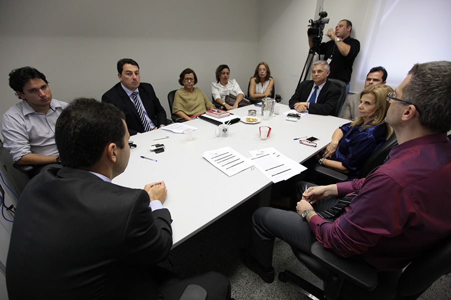 Juiz Roldão Oliveira conduz reuniões da Comissão, com auxílio da APMP. Fotos: Cristiano Soares