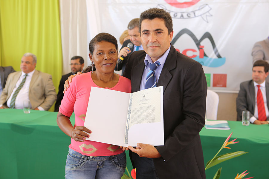 Entrega de títulos do Programa Moradia Legal II, em Igaci