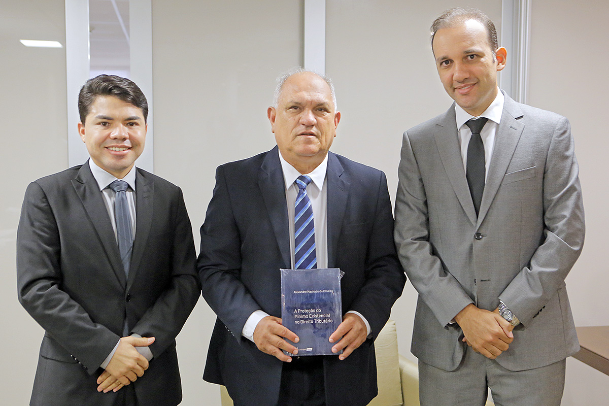 Juiz Hélio Pinheiro, presidente Otávio Praxedes e juiz Alexandre Machado.