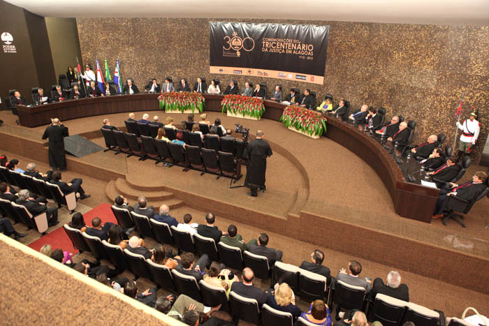 Composição da mesa do pleno do TJ com desembargadores e autoridades