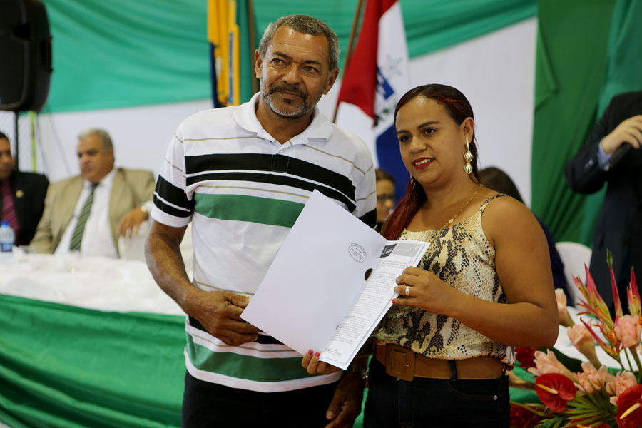 Entrega de títulos do Programa Moradia Legal II em Limoeiro de Anadia