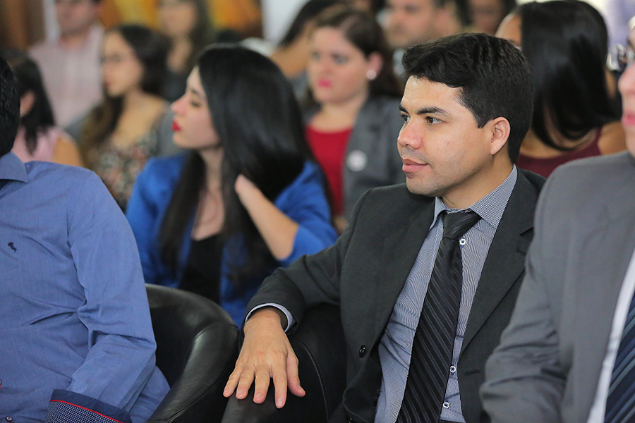 Magistrado Hélio Pinheiro, coordenador de Projetos Especiais da Esmal, acompanha a cerimônia. Foto: Itawi Albuquerque