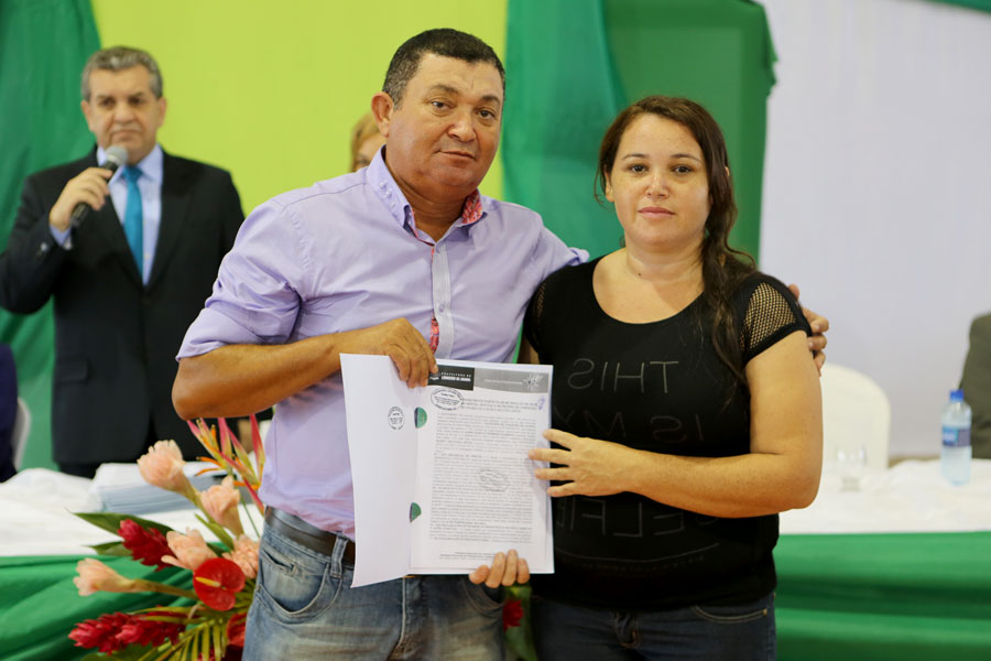 Entrega de títulos do Programa Moradia Legal II em Limoeiro de Anadia
