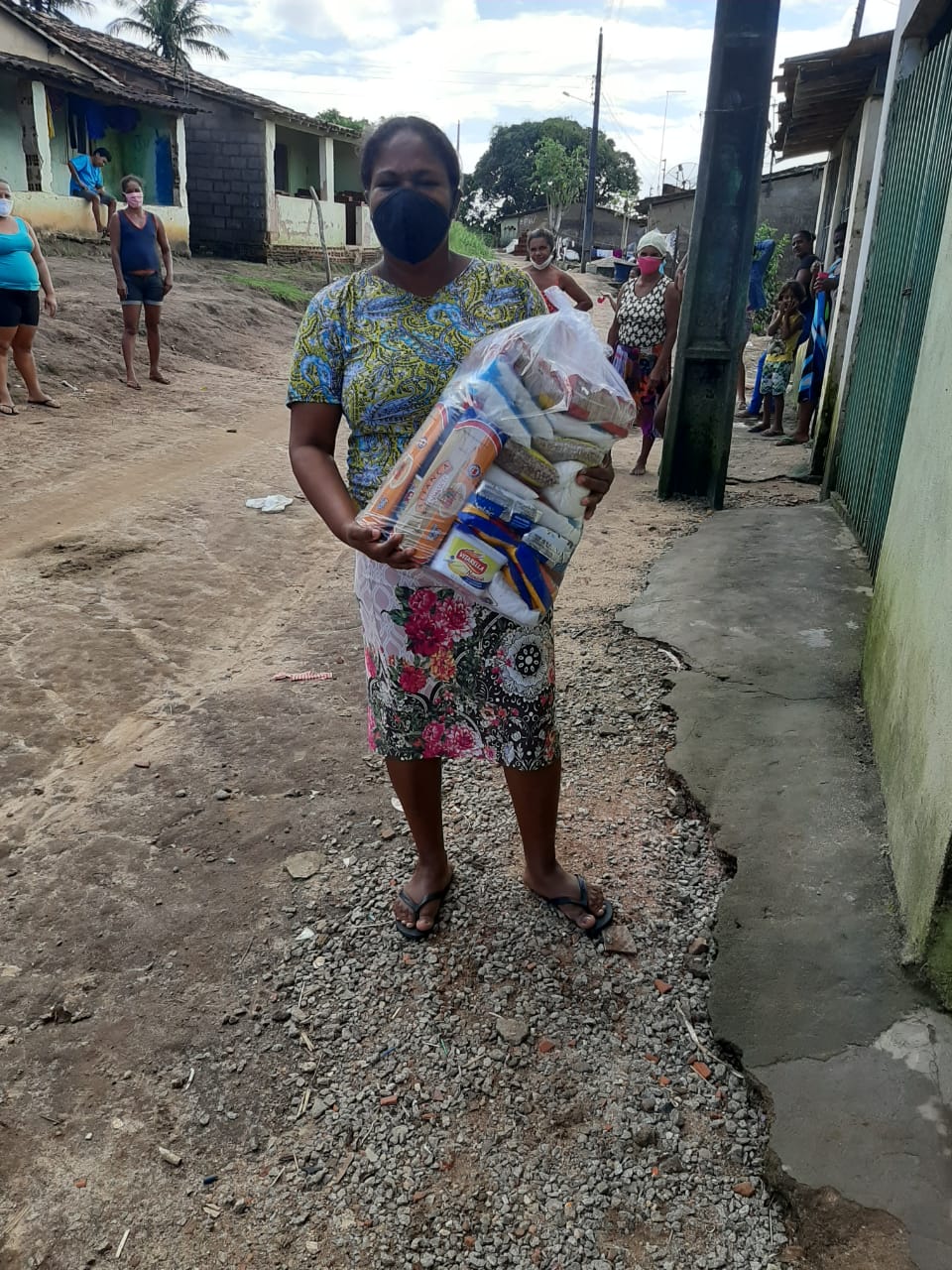 Entrega das cestas básicas no Quilombo Jaqueira, em Anadia.