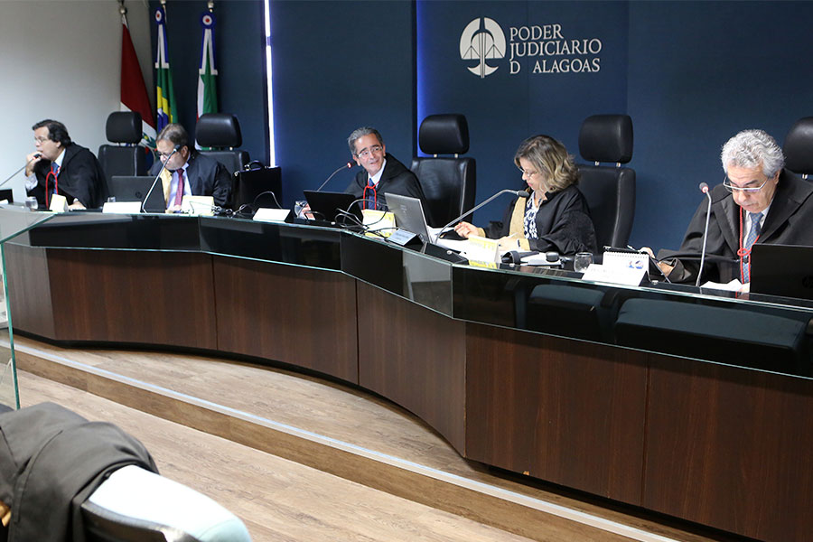 Desembargador Alcides Gusmão substituiu Fernando Tourinho na sessão desta quarta-feira (1º)