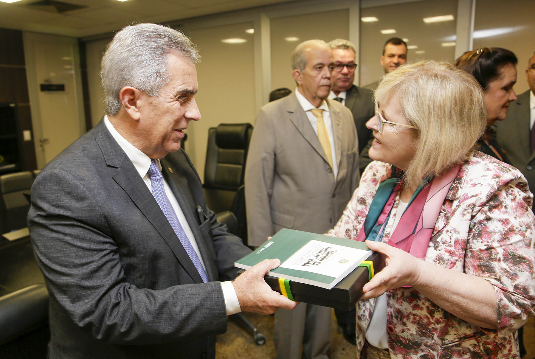 Ministra Rosa Weber recebe do TJAL a Comenda Desembargador Moura Castro.