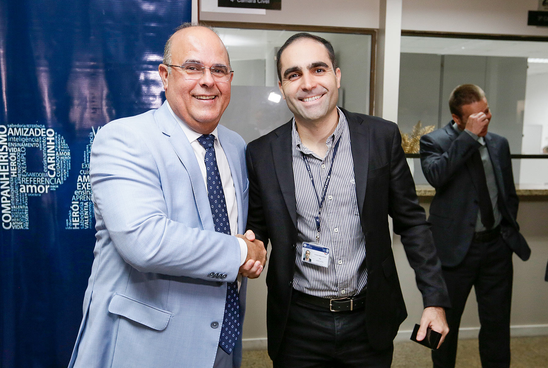 Presidência do TJAL homenageia servidores pais do Judiciário.