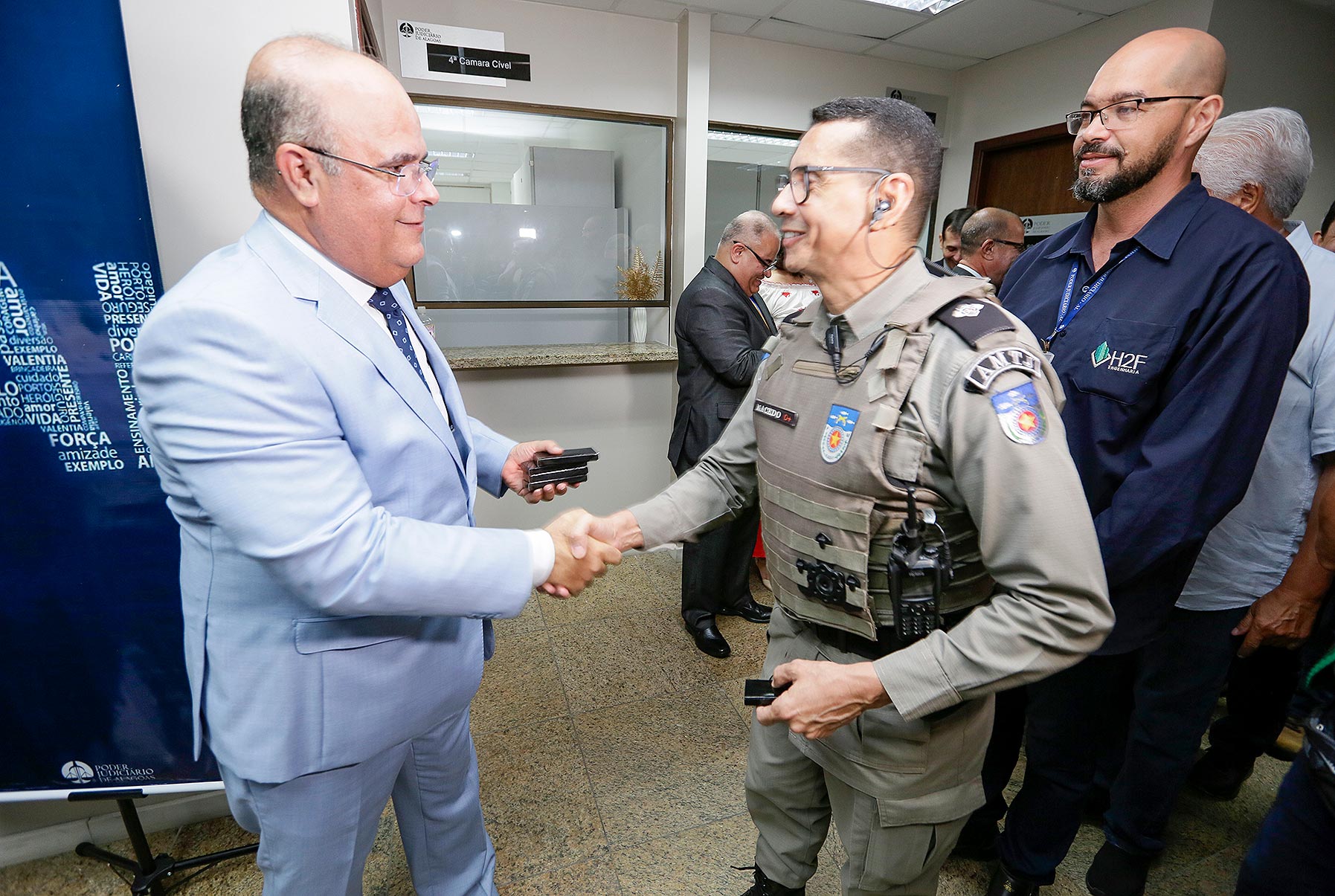 Presidência do TJAL homenageia servidores pais do Judiciário.