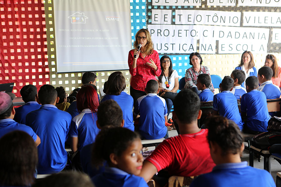 Ana Valéria Pitta, representante do Projeto Cidadania e Justiça na Escola da Esmal.
