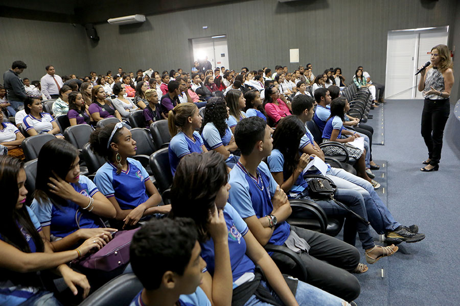 PCJE promove palestra sobre cultura do estupro para estudantes da rede pública.