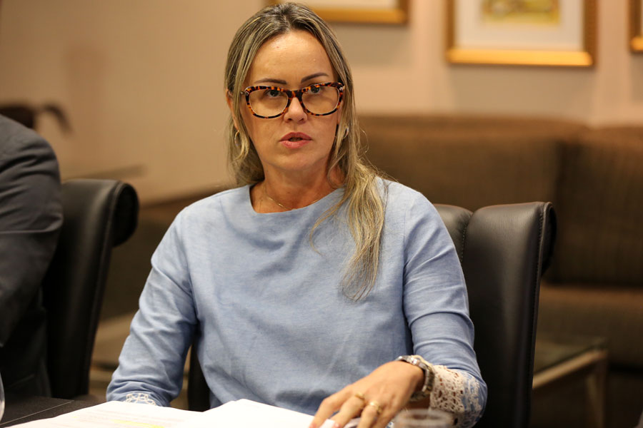 Kátia Diniz, diretora do Departamento Central de Aquisições do TJ/AL.