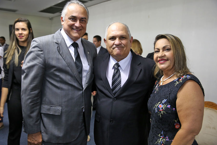 Desembargador Otávio Praxedes assume Governo do Estado.