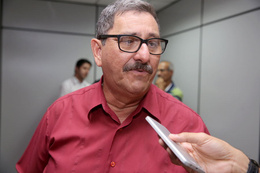 Coronel da reserva José Valdez Acioly Wanderley.