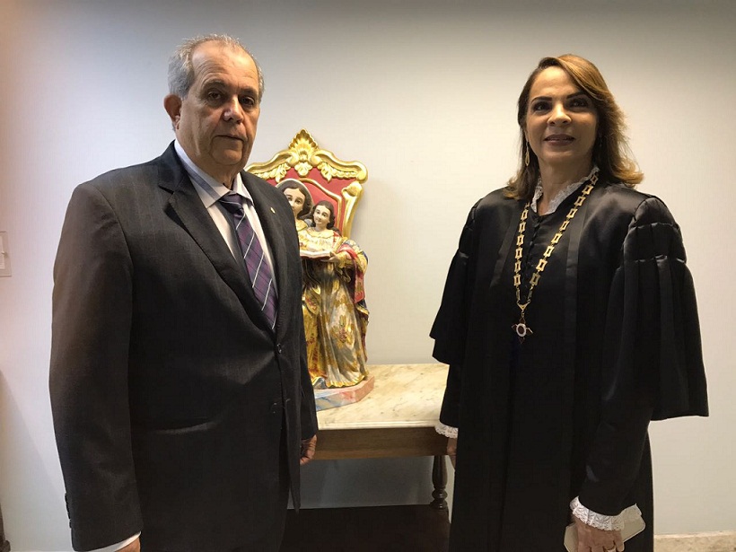 Celyrio Adamastor com corregedora do TJSE, Iolanda Guimarães