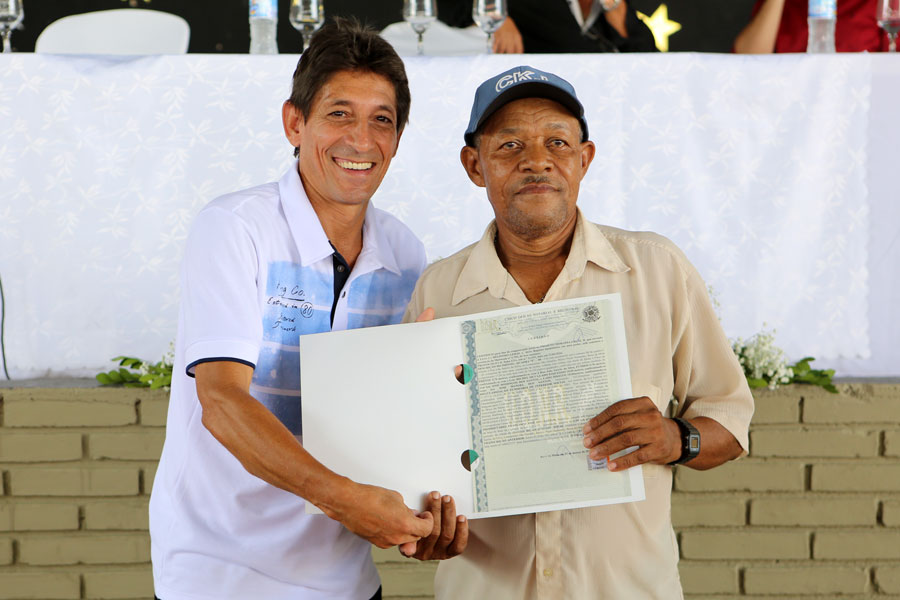 Entrega de títulos do Programa Moradia Legal II em Boca da Mata.