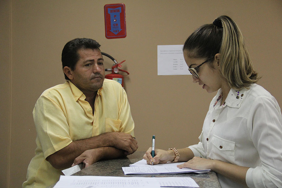 Servidoras atendem população na 2ª Vara de União dos Palmares.