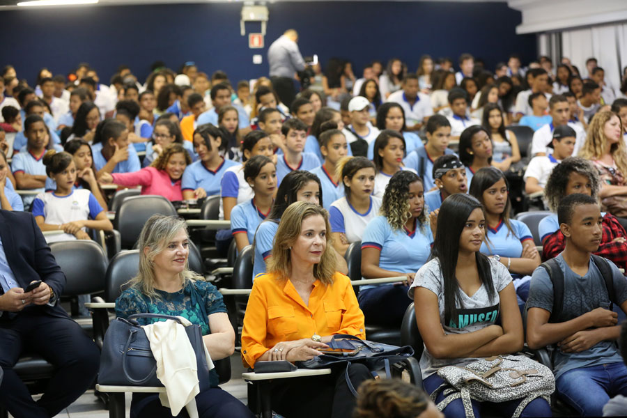 Mais de 300 alunos participaram da ação
