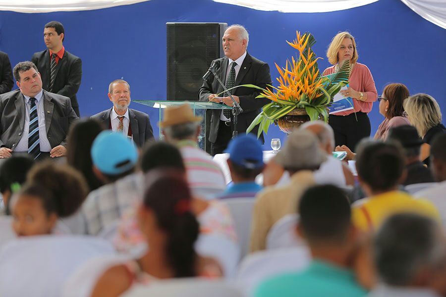 Presidente Otávio Praxedes durante discurso.