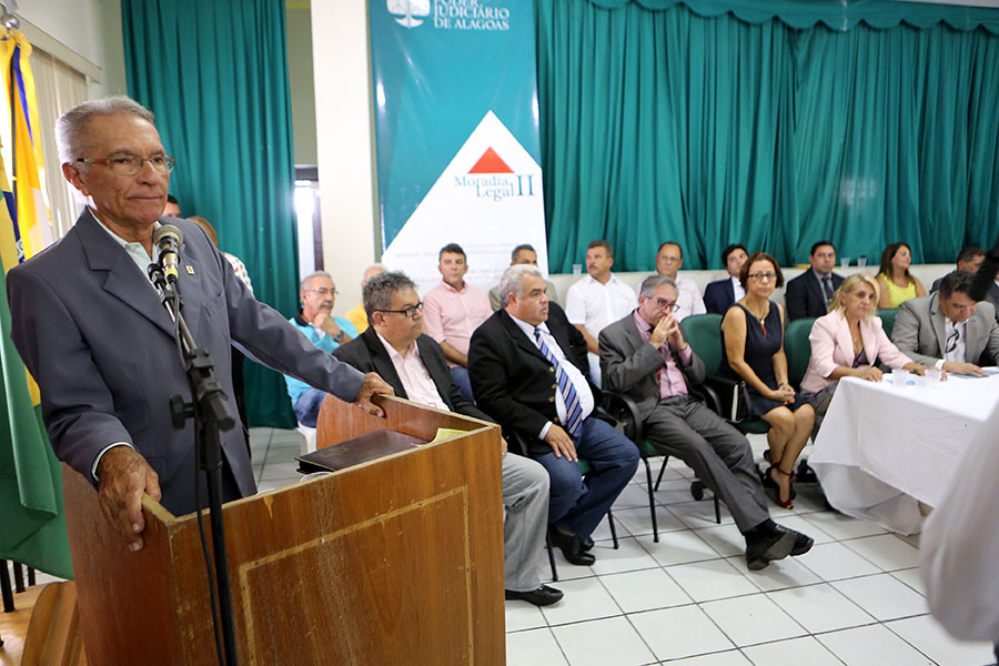 200 títulos de propriedade são entregues à população de Pão de Açúcar. Iran Malta, vice-presidente da ANOREG.