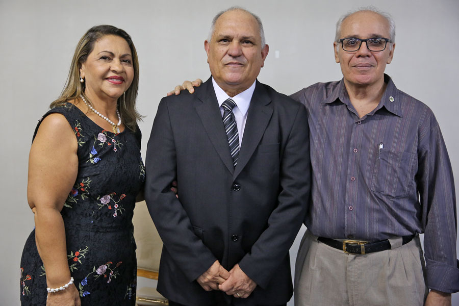 Desembargador Otávio Praxedes assume Governo do Estado.