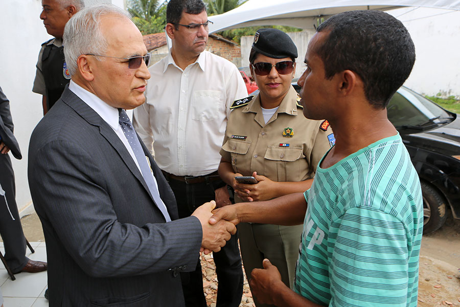 Juiz Maurílio Ferraz e líder comunitário Jalon Lima.