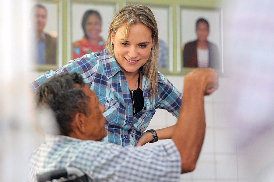 Esmal lança campanha 'Adote um idoso'.