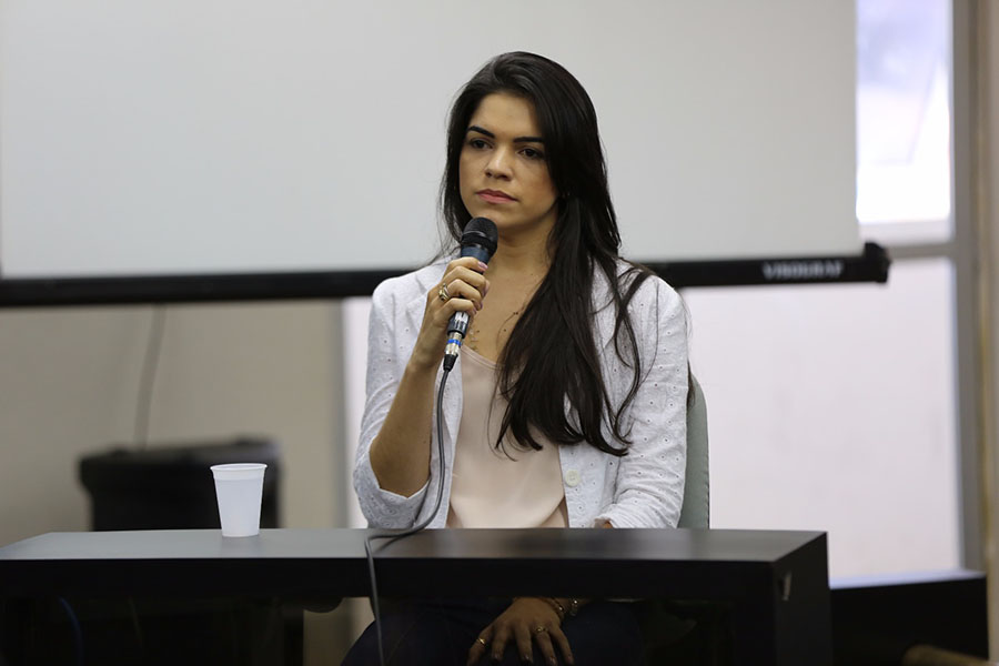 Helena Caroline, namorada da vítima, na época,