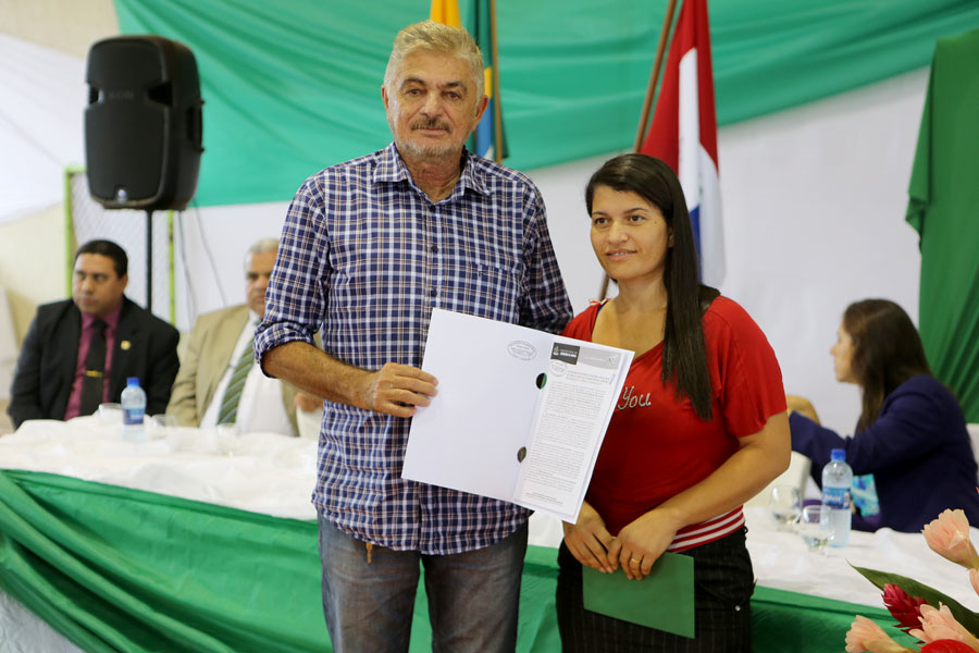 Entrega de títulos do Programa Moradia Legal II em Limoeiro de Anadia