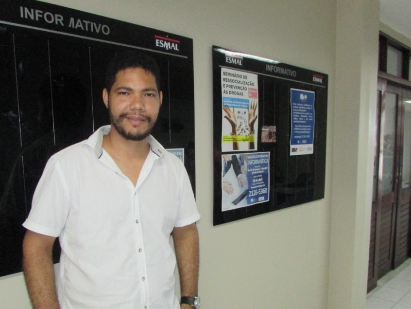 Marcones Marques, auxiliar judiciário.
