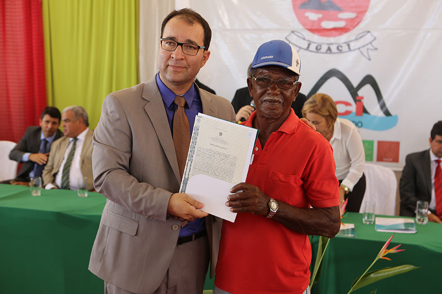 Entrega de títulos do Programa Moradia Legal II, em Igaci