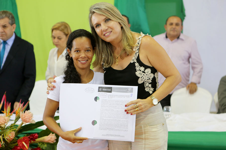 Entrega de títulos do Programa Moradia Legal II em Limoeiro de Anadia
