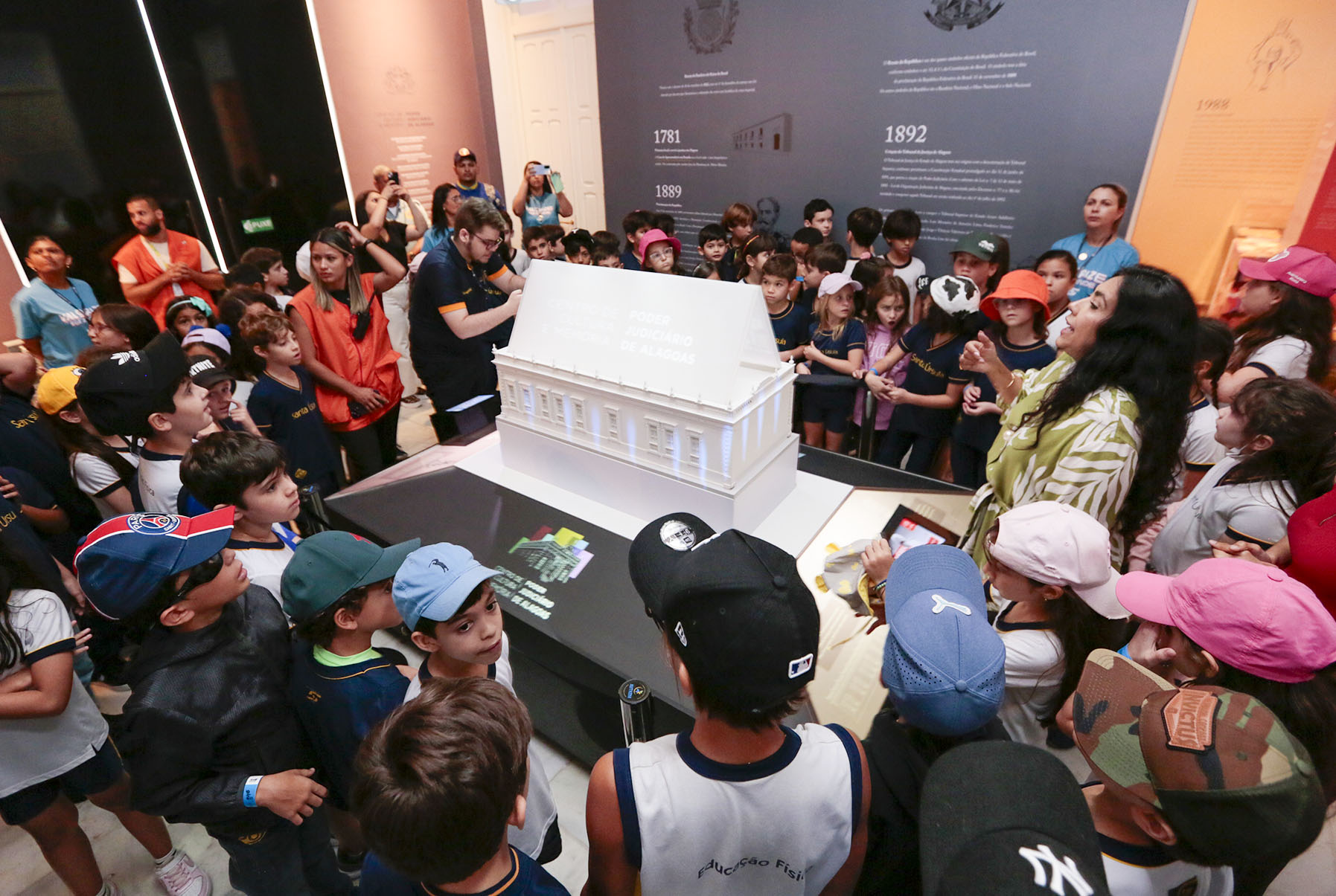 Alunos do Colégio Santa Úrsula aprendem de forma lúdica sobre o Judiciário.