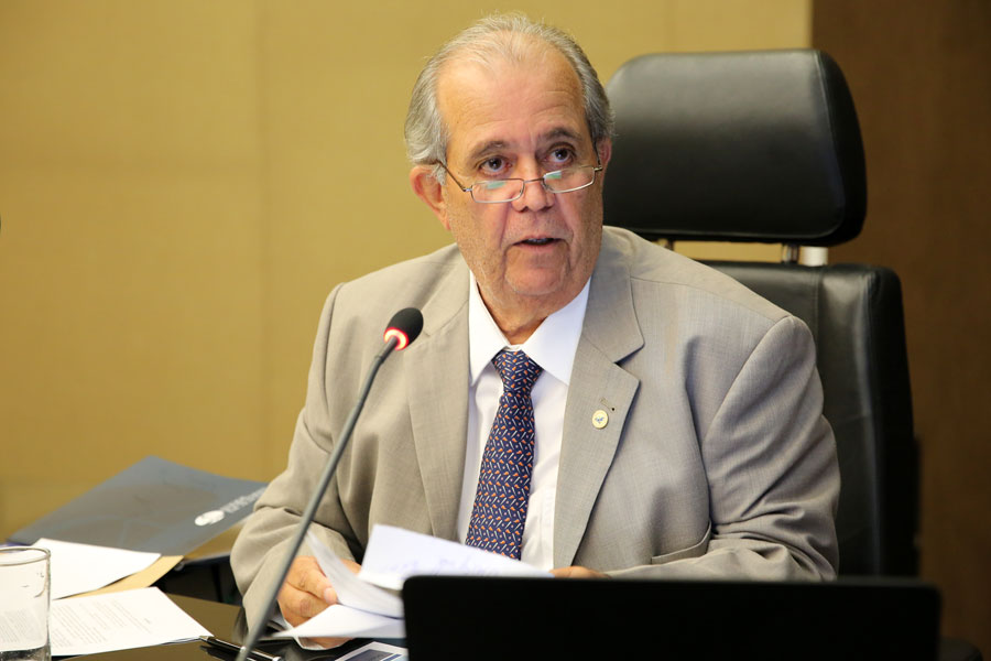 Desembargador Celyrio Adamastor, vice-presidente.