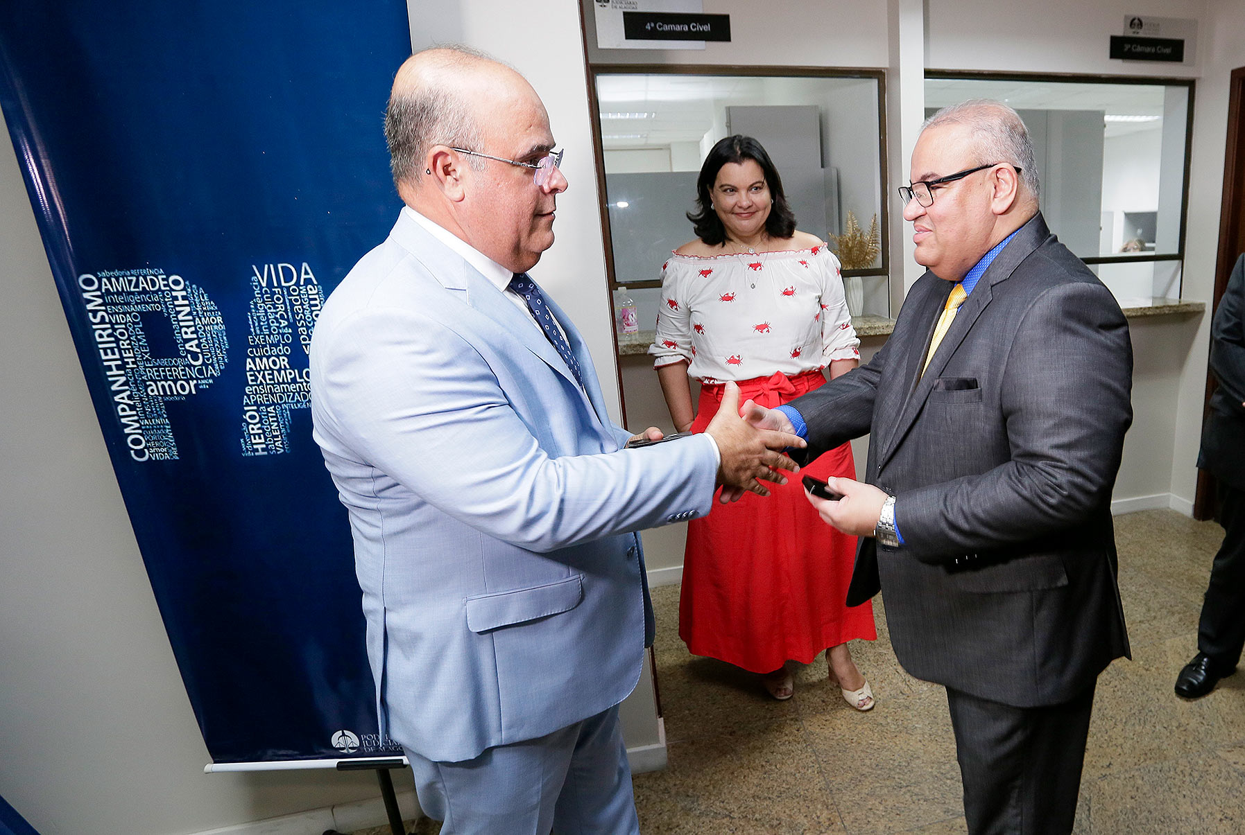 Presidência do TJAL homenageia servidores pais do Judiciário.