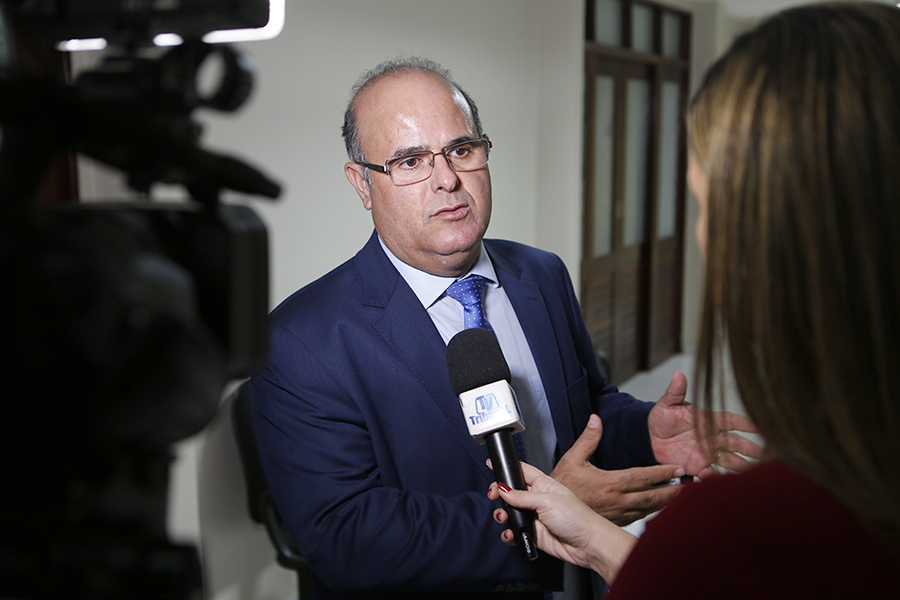 Desembargador Fernando Tourinho, diretor da Esmal, que firmou convênio com a PMAL para a realização do curso. 