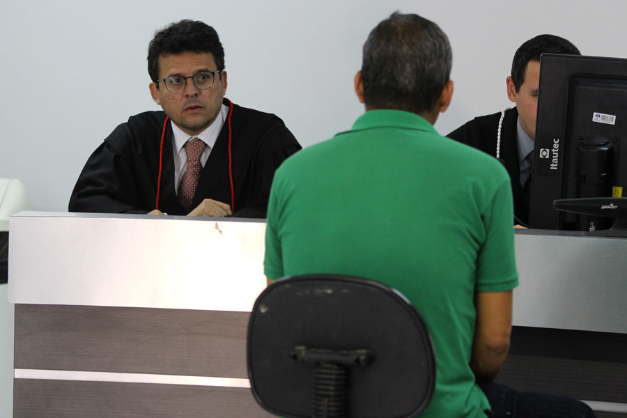 Adriano Jorge, promotor de justiça.