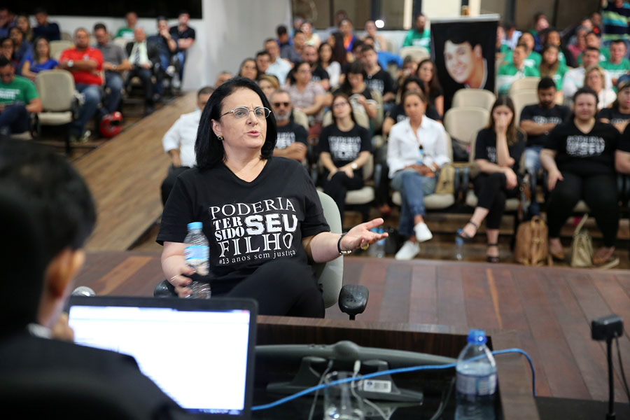Valéria Hora, mãe da vítima.