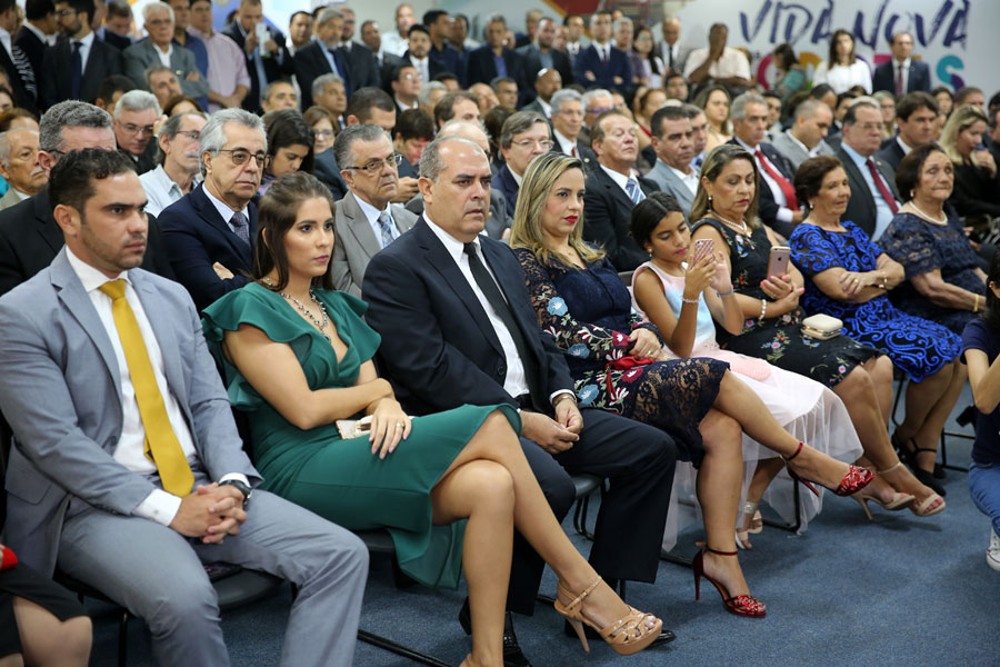 Desembargador Otávio Praxedes assume Governo do Estado.