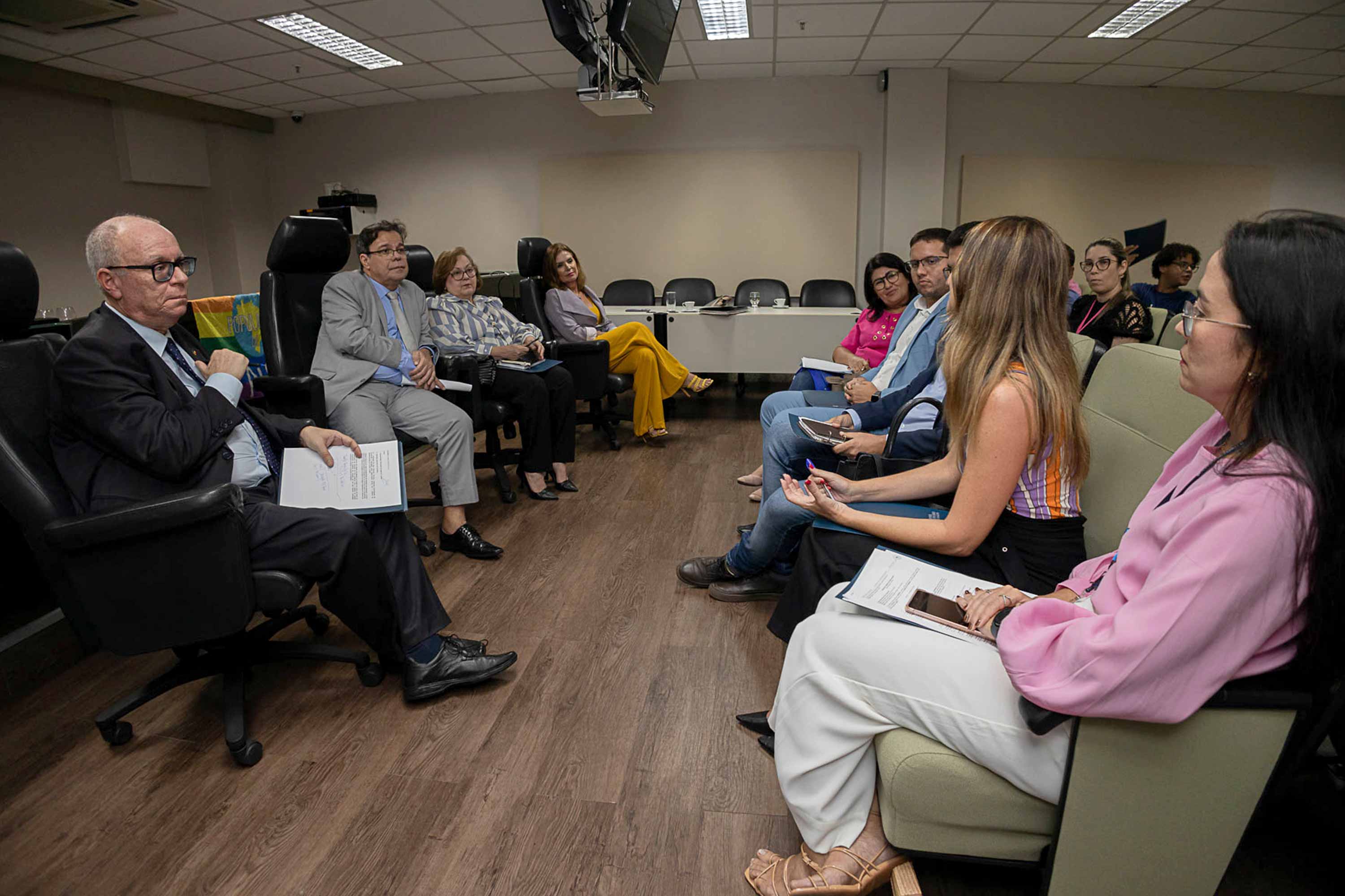 Reunião foi conduzida pelo desembargador Tutmés Airan, no Pleninho do TJAL. Foto: Victor Vercant