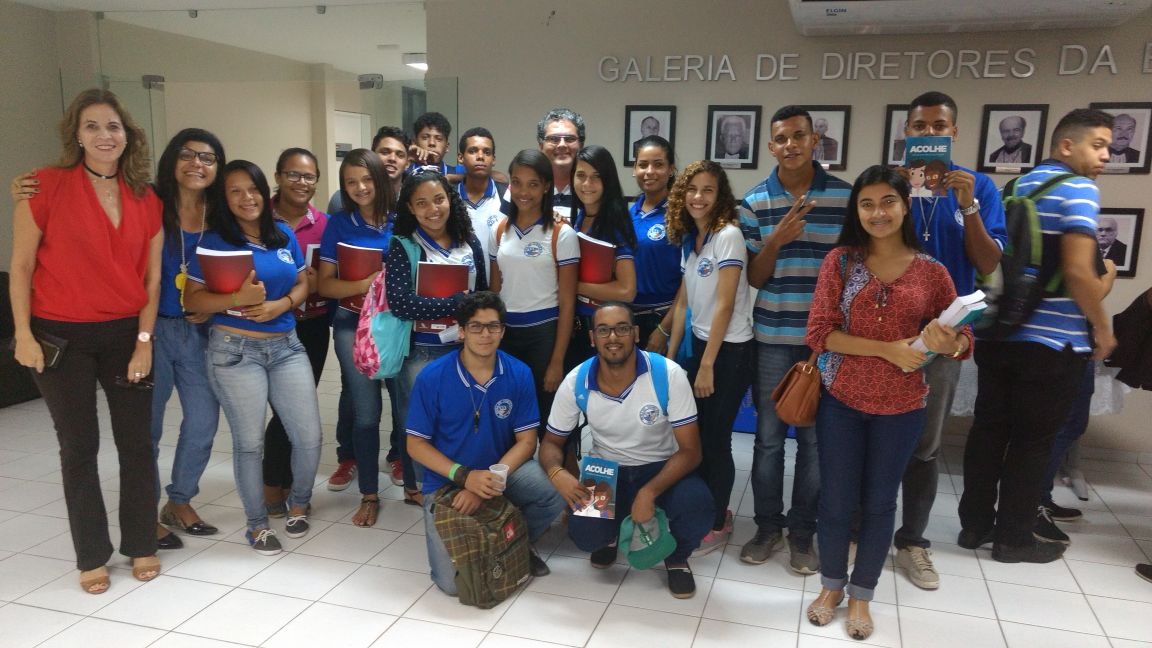 Estudantes da Escola Estadual Tavares Bastos e servidoras do PCJE, da Esmal.