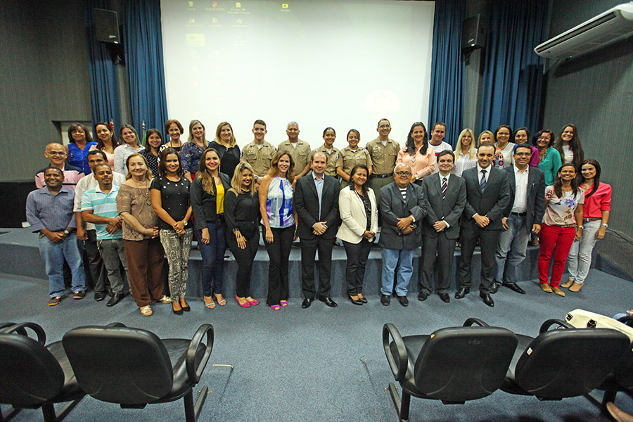 Equipes da Esmal e do Proderd da PM-AL.