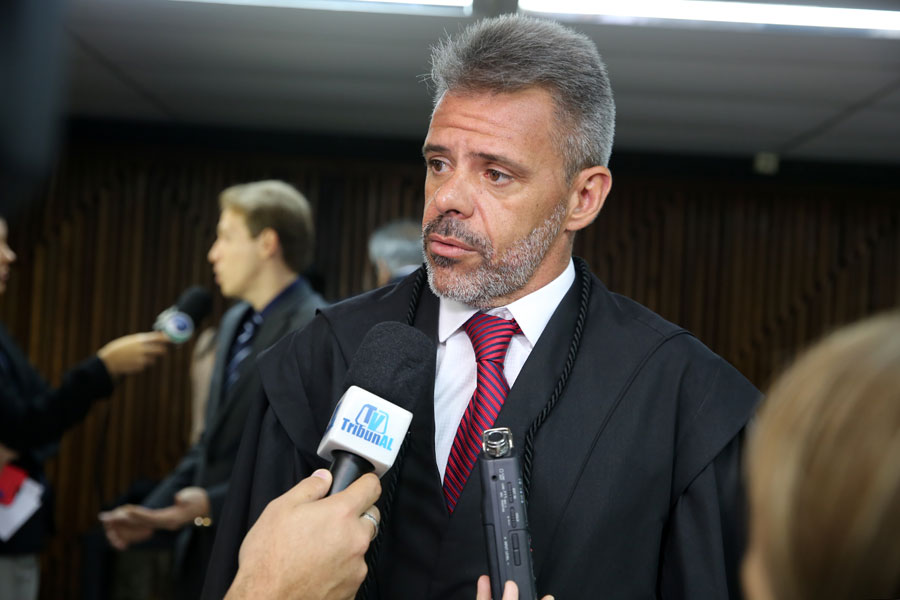 Welton Roberto, assistente de acusação.