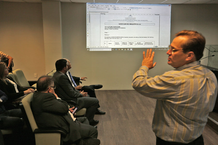 Treinamento de servidores e juízes começou logo após o lançamento.