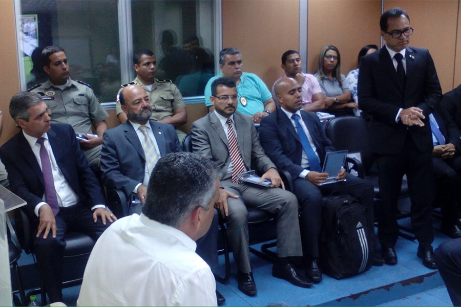 Maurício Brêda, Antônio Emanuel Dória, Sandro Augusto, Fernando Simões e Geraldo Amorim, da 17ª Vara Criminal. Foto: Ascom SSP.