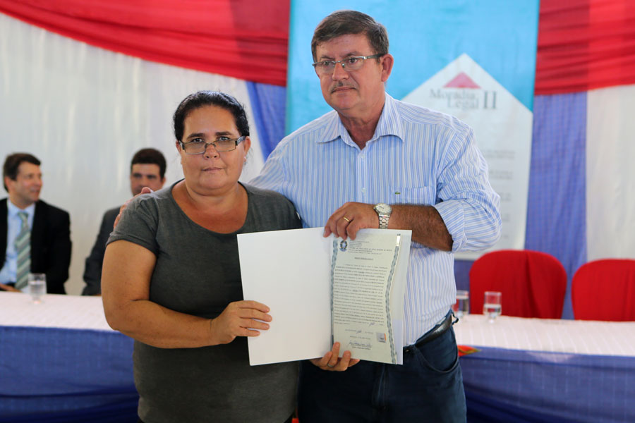 Distribuição de títulos do Programa Moradia Legal II em Messias.