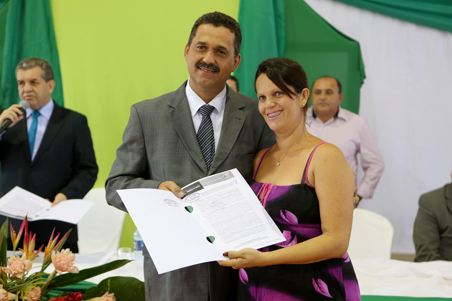 Entrega de títulos do Programa Moradia Legal II em Limoeiro de Anadia